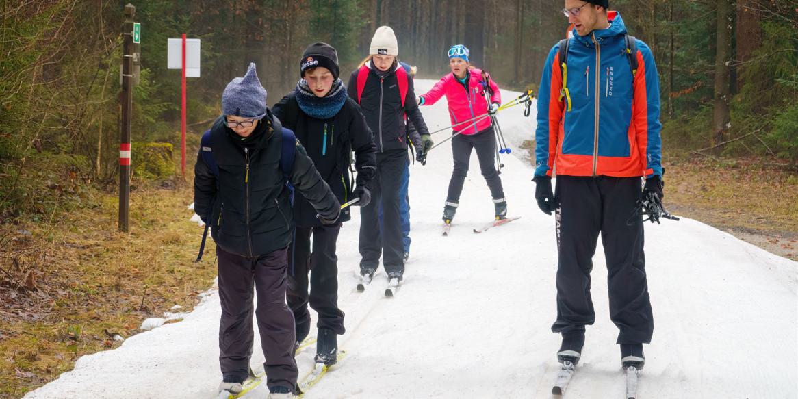 Schnee gefunden und genutzt - auch die Eisfläche wurde geputzt!