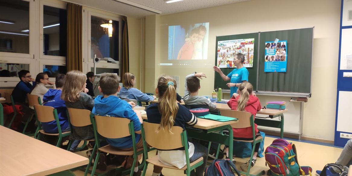 Ehrenamtliche Mitarbeiter von UNICEF zu Gast im Sportgymnasium Magdeburg